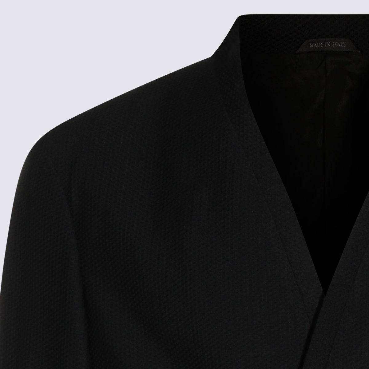 Minimalist Black Blazer with Tailored Fit
