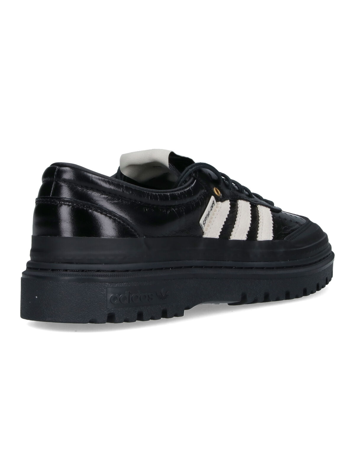 Low-Profile Black Sneakers with Textured Sole