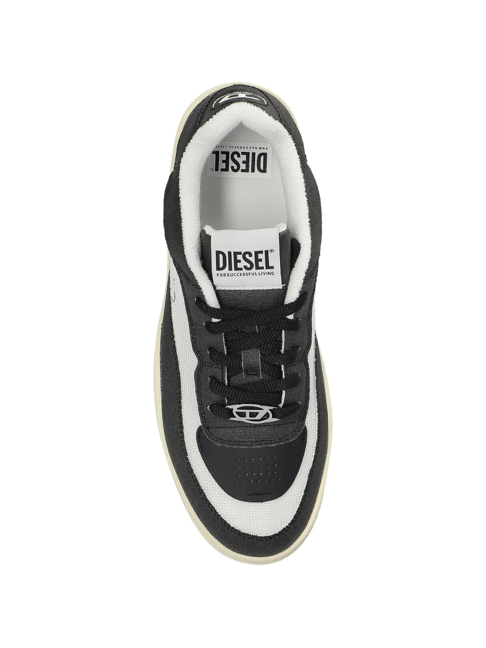 Black/White S Oval Skate Low Sneakers