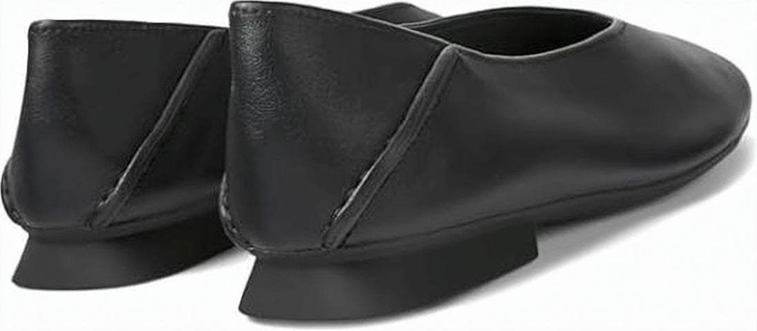 Minimalist Black Flat Shoes With Rounded Toe And Subtle V-Cut