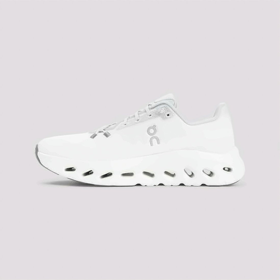 Contemporary White Sneakers with Breathable Upper