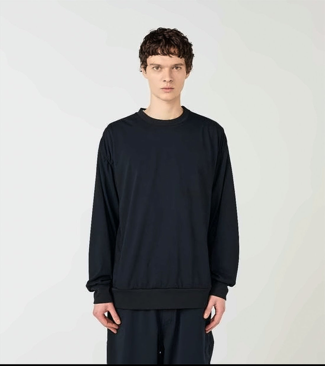 Minimalist Long-Sleeve T-Shirt With Crew Neckline And Ribbed Cuffs