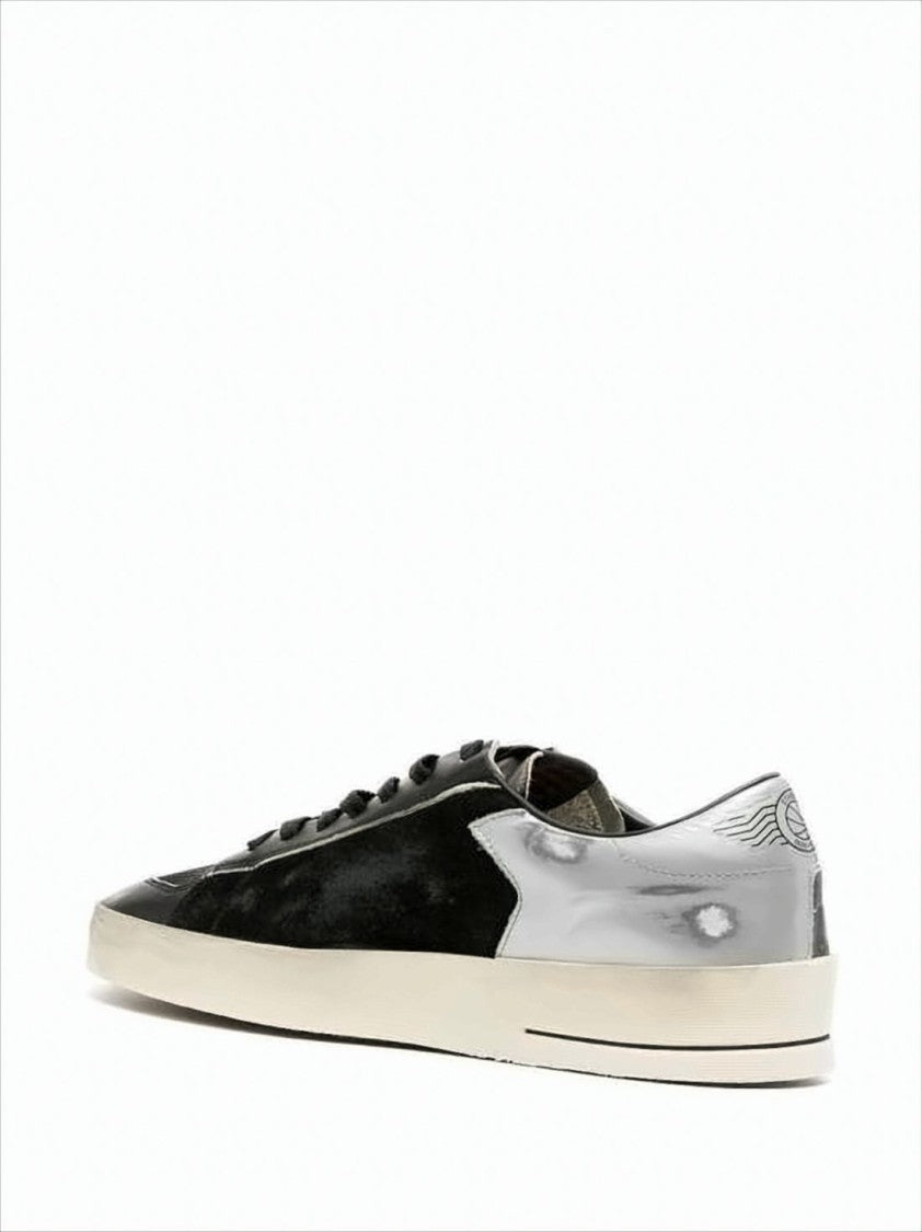 Low-Top Sneakers with Distinctive Star Design