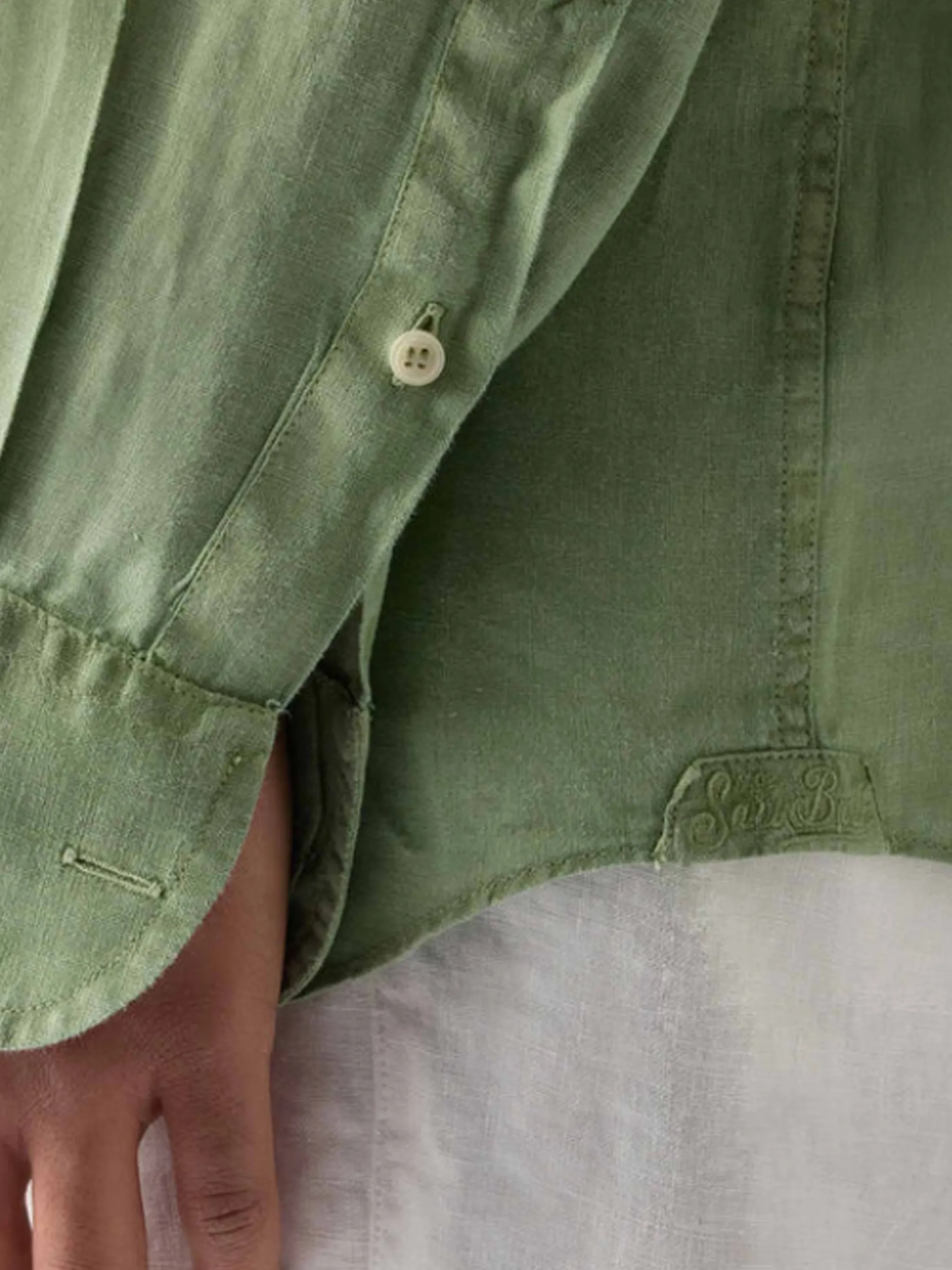 Long-Sleeve Button-Up Shirt in Soft Green