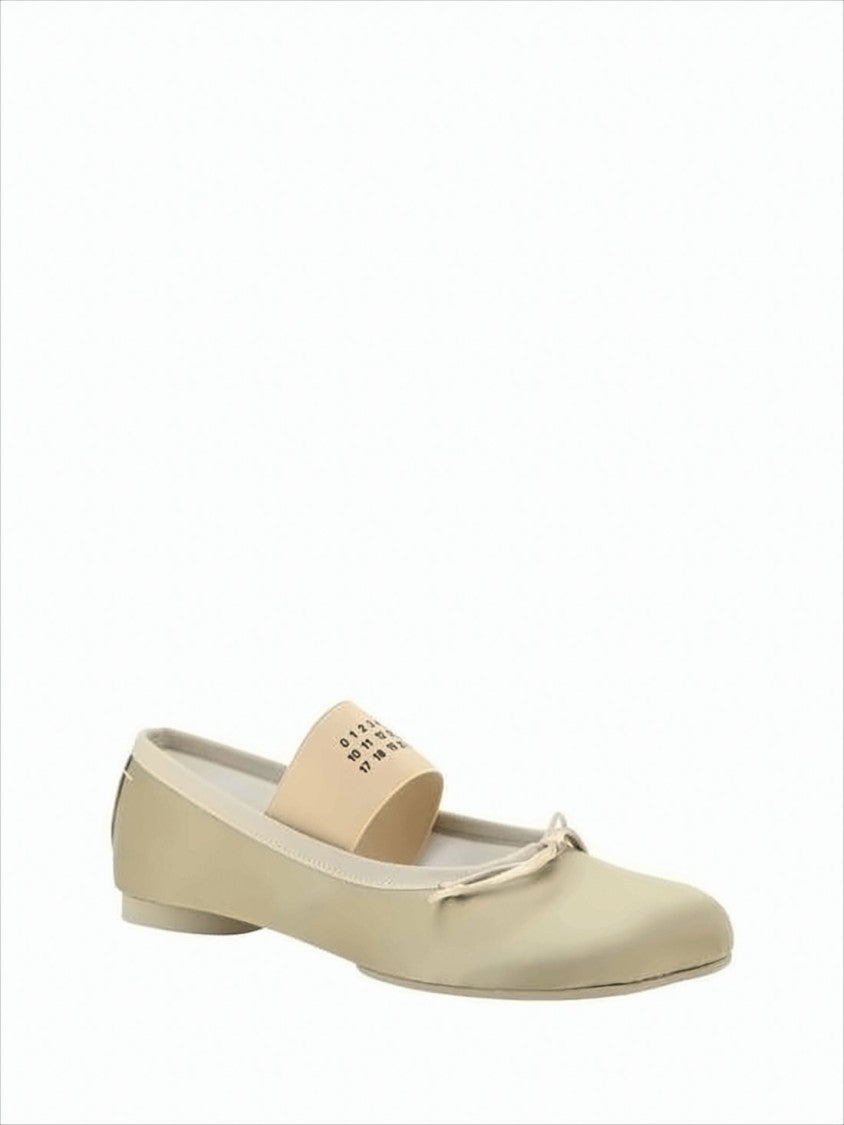 Minimalist Flats with Rounded Toe and Bow Detail