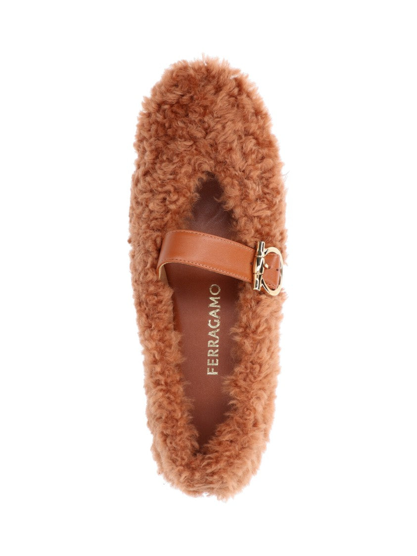 Rounded Toe Flat Shoes With Low-Profile Sole