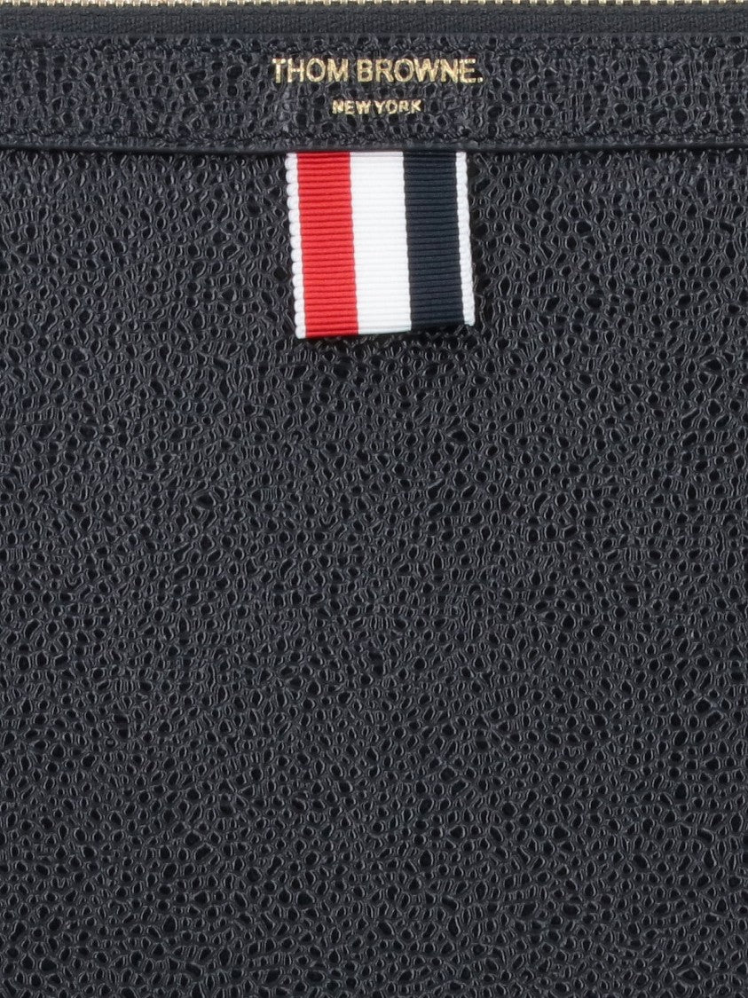 Logo Clutch – Black