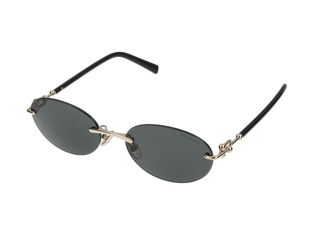 Refined Metal Frame Sunglasses with Minimalist Design