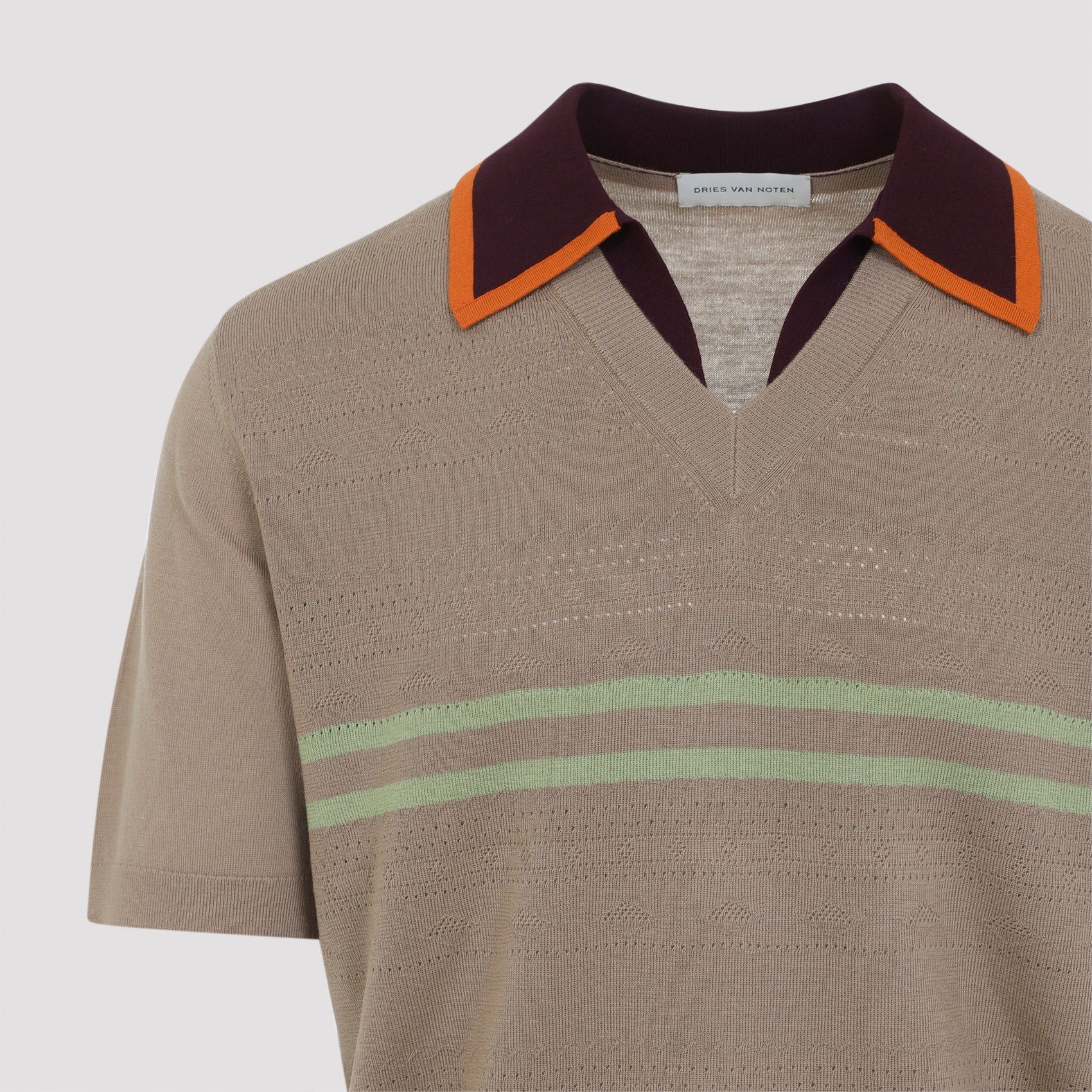 Short-Sleeve Knit Top with Contrasting Collar and Subtle Stripes