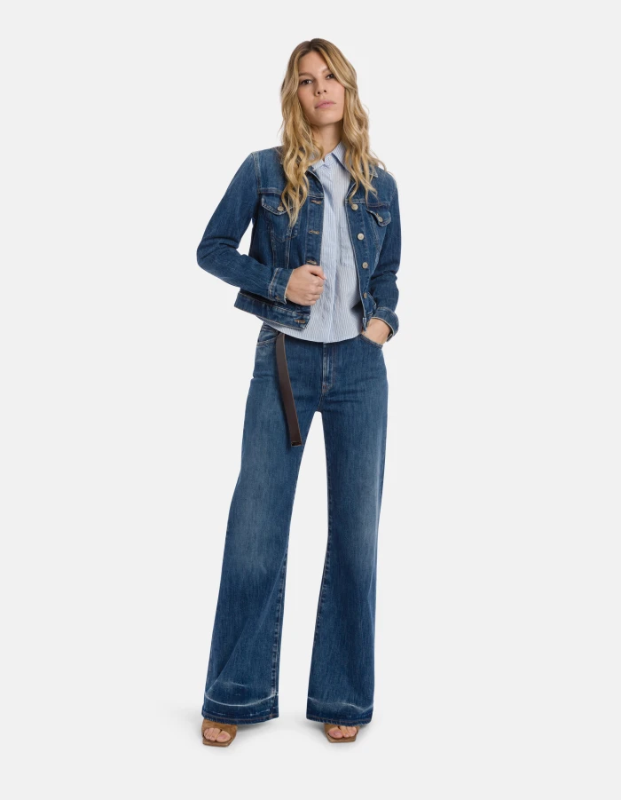 Fitted Medium Blue Denim Jacket with Button-Down Front