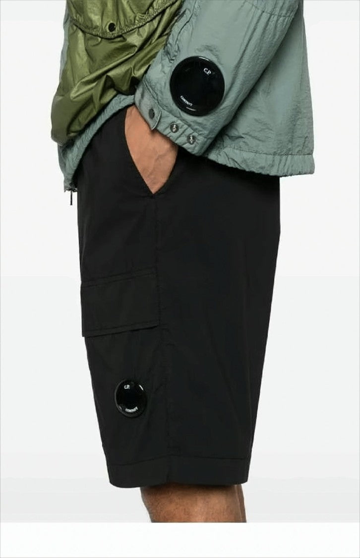 Mid-Thigh Length Minimalist Shorts with Functional Pocket