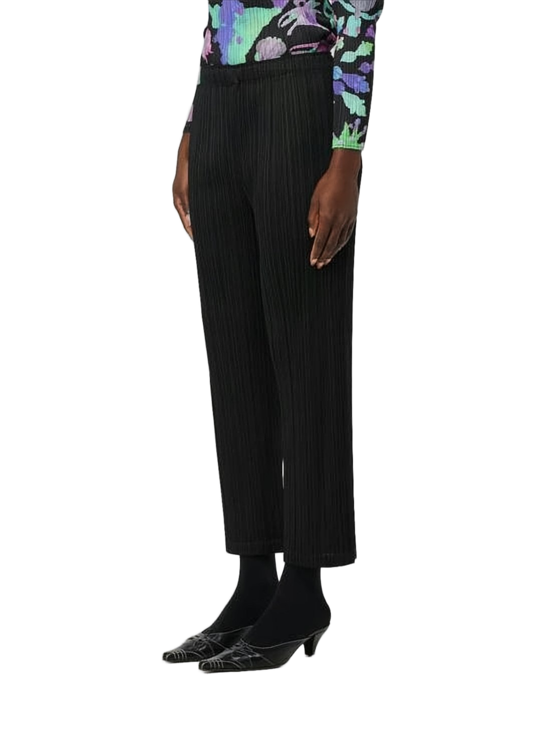 Cropped Black Pleated Pants with Elastic Waistband