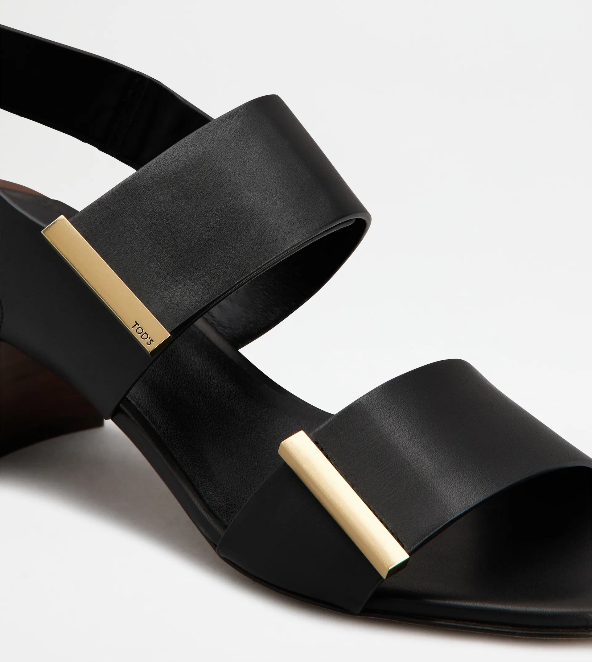 Sand. Cuoio T55 03L Metal Strap Sandals