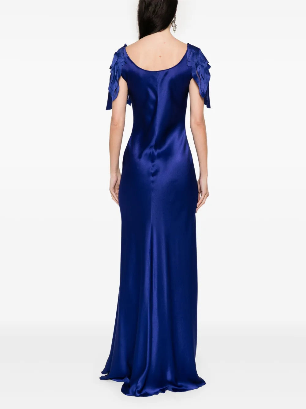 Flowing Silhouette Dress with Refined Design