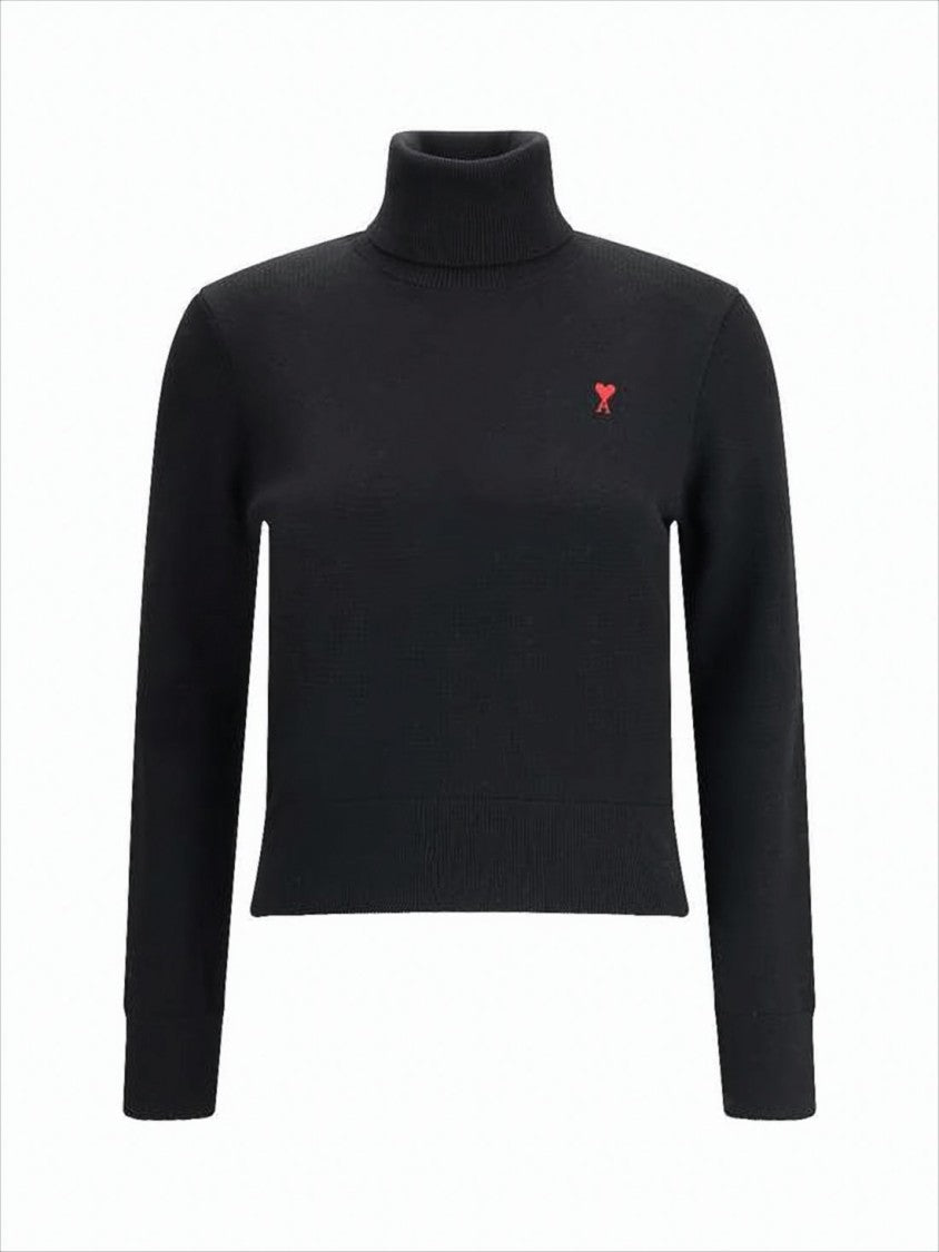 Cropped Turtleneck Sweater with Fitted Silhouette