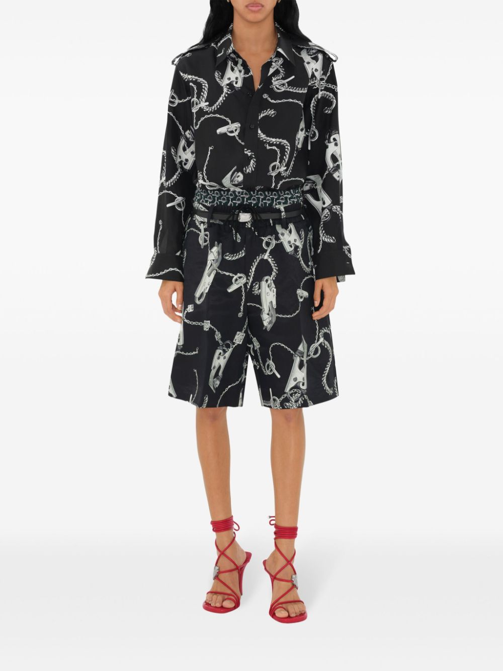 Knee-Length Chain-Link Print Shorts With Pleat Detailing