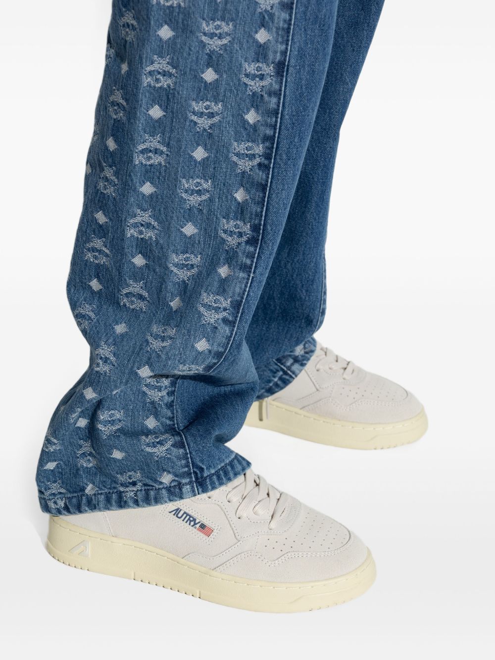Light Grey Sneakers With Tonal Stitching
