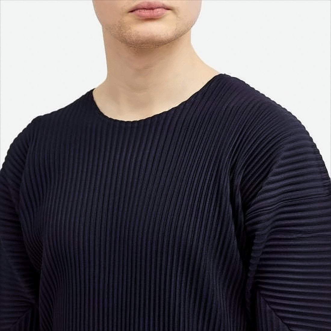 Pleated Black Long-Sleeve T-Shirt With Structured Silhouette