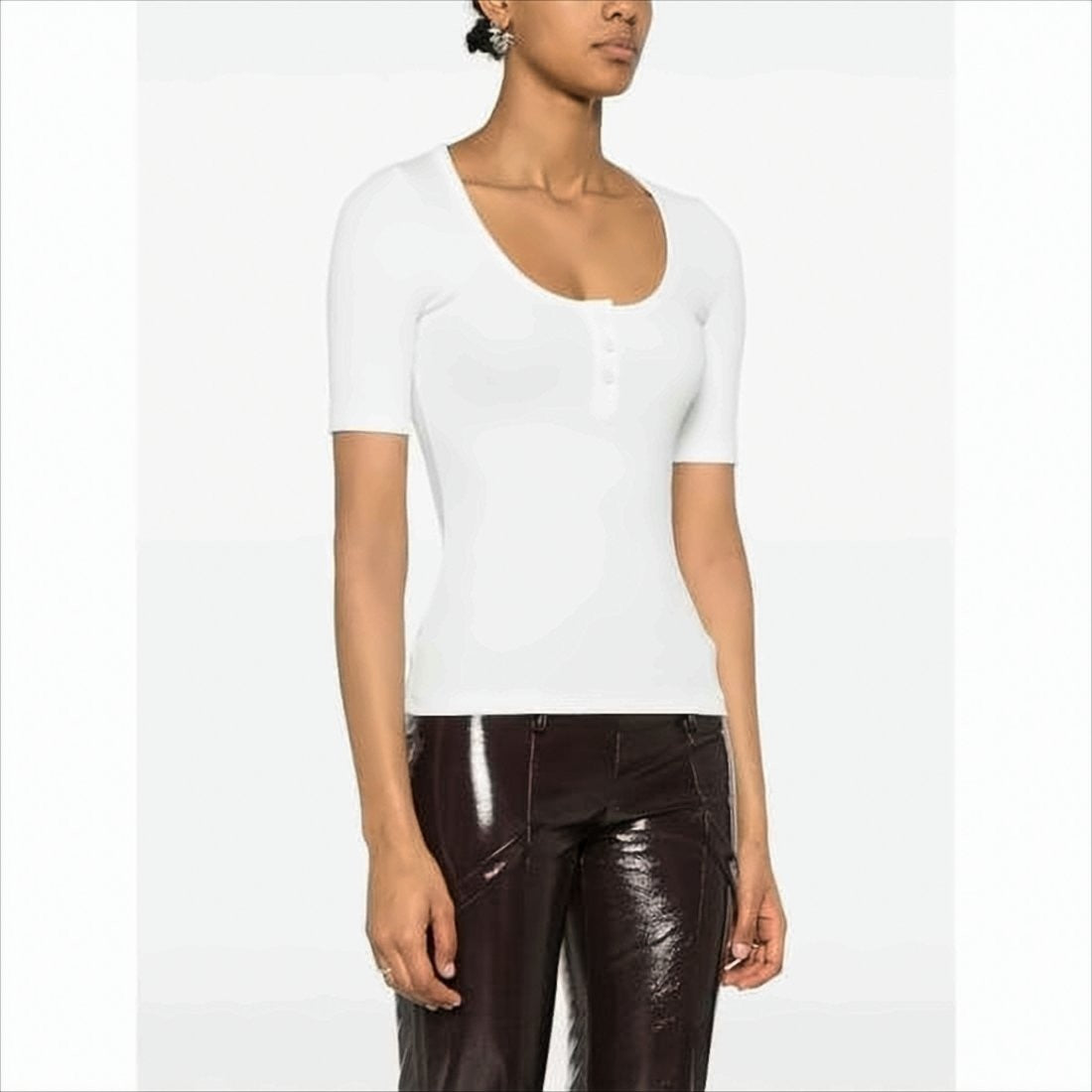 Fitted White Short-Sleeve Top with Scoop Neckline