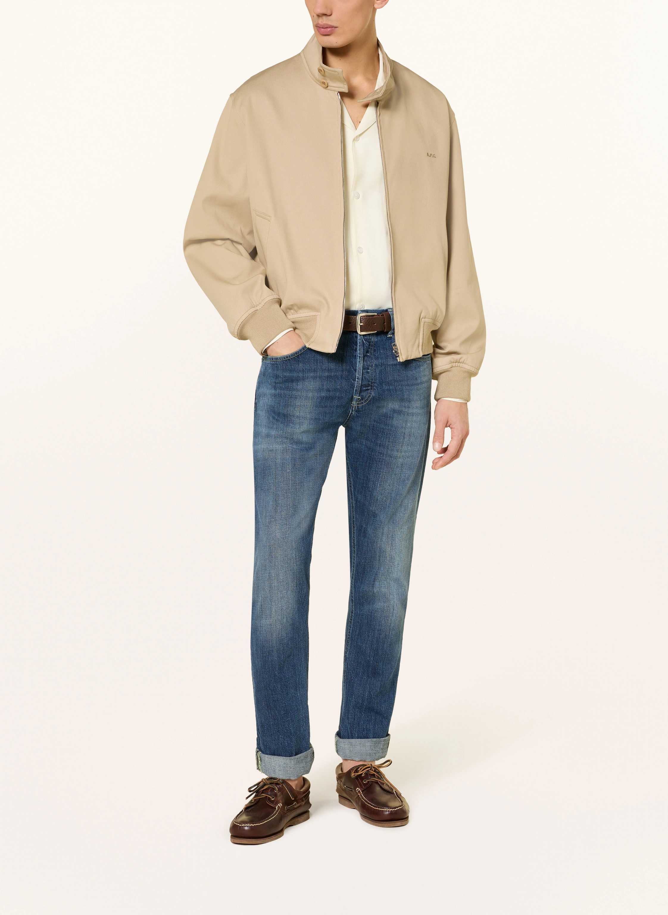 Straight-Leg Jeans with Medium Wash and Rolled Cuffs