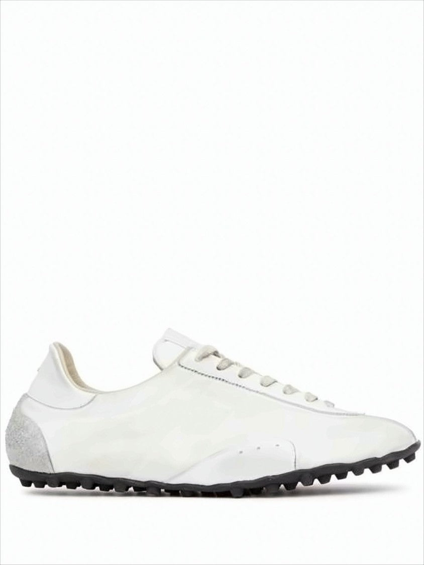 Low-Profile White Sneakers With Textured Sole And Suede Accents