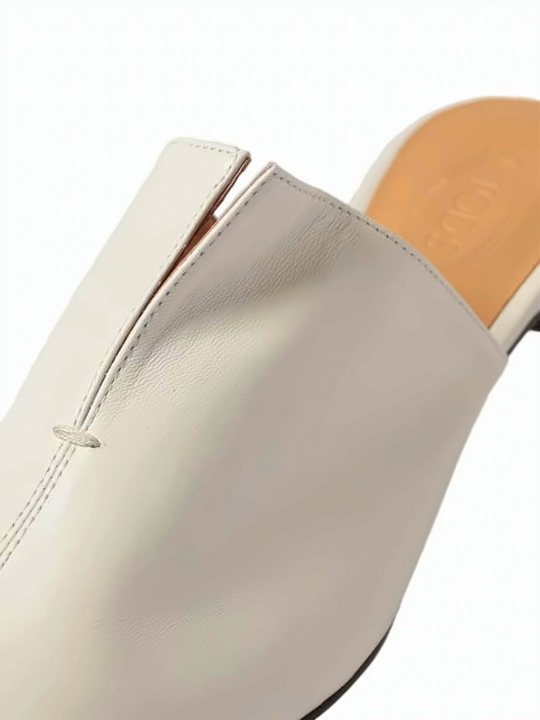 Pointed Toe Mules with Low Kitten Heel