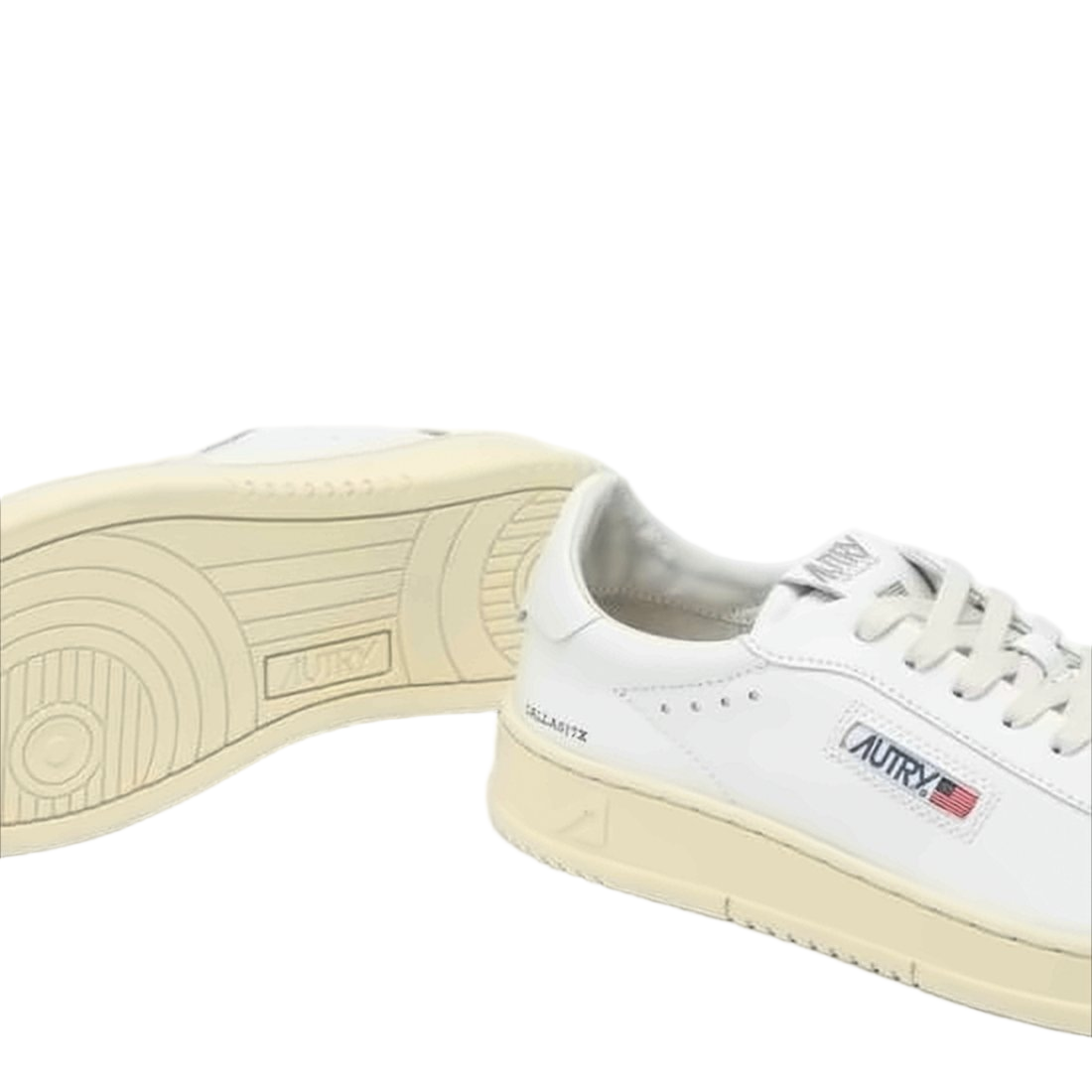 Low-Top White Leather Sneakers with Minimalist Design