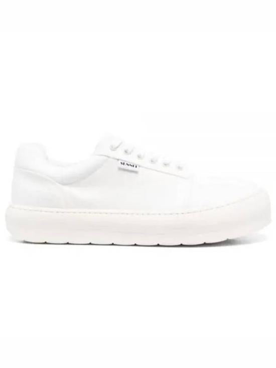 Minimalist White Low-Top Sneakers with Cushioned Sole
