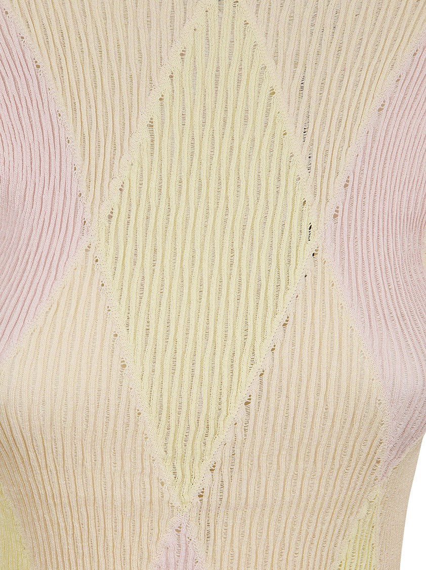 Sleeveless Textured Top With Diamond Pattern