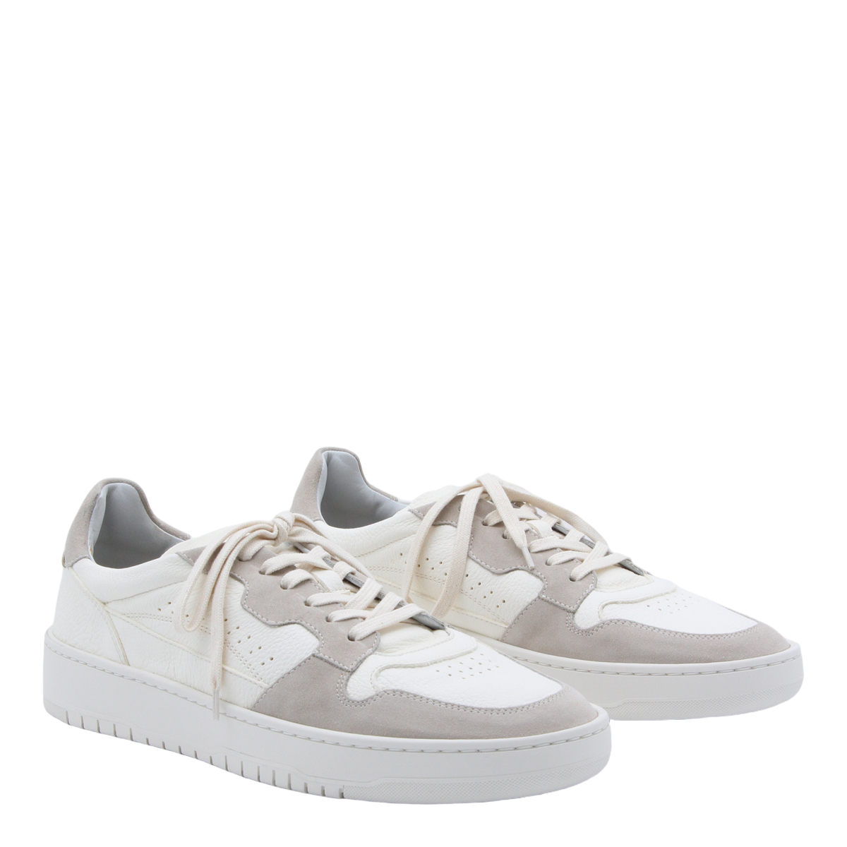 Low-Top Minimalist Sneakers with Subtle Detailing