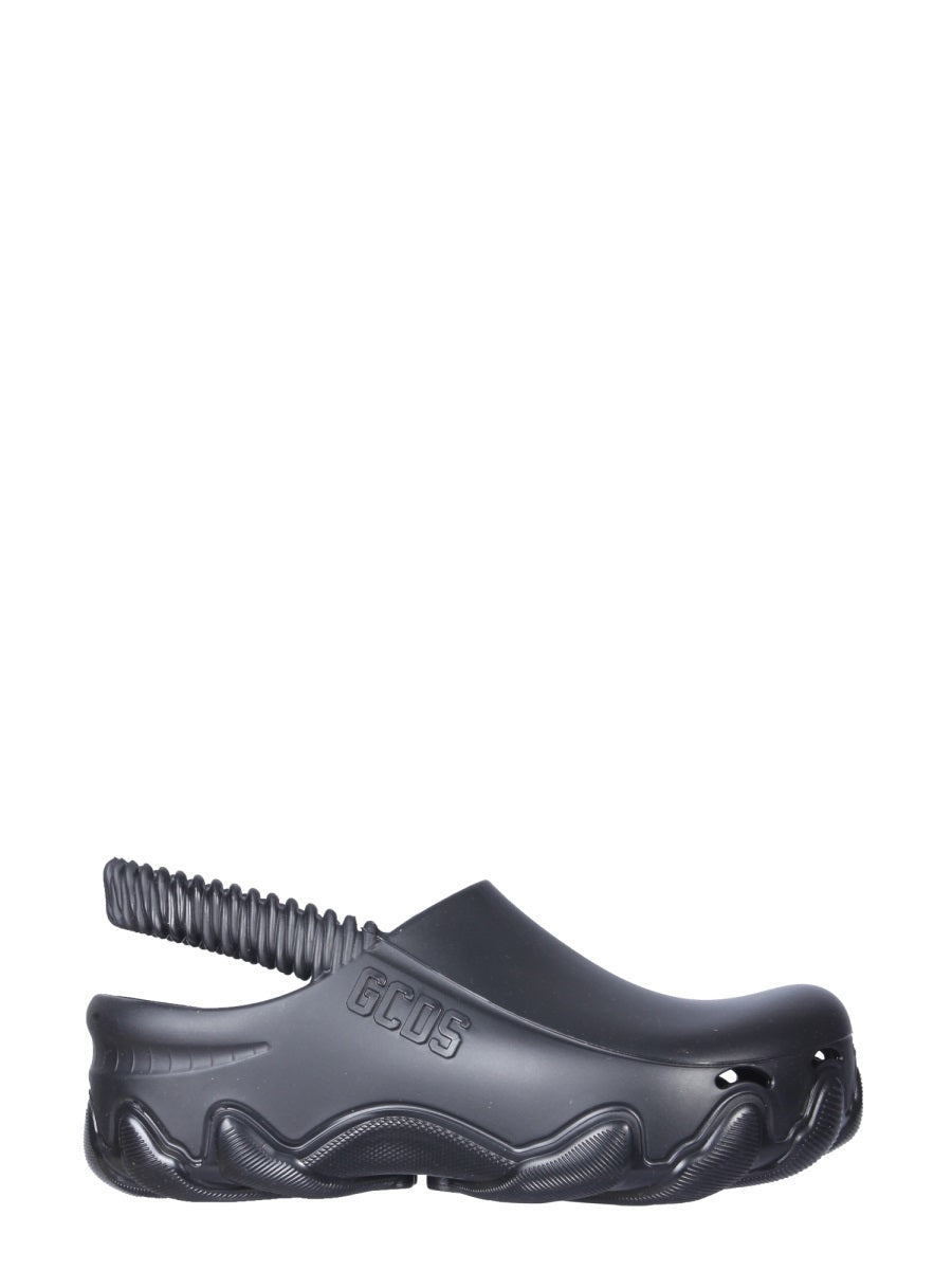 Slip-On Shoes With Wavy Grip Sole