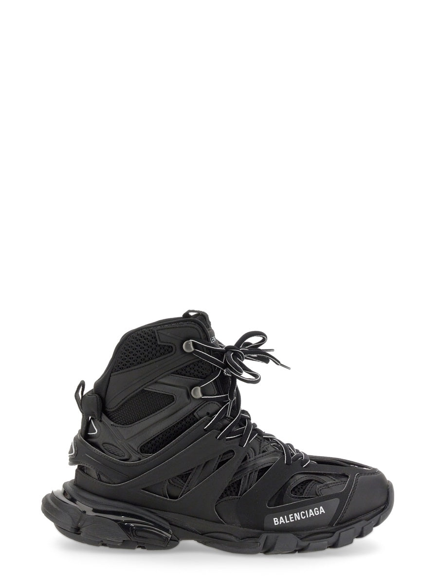 Performance-Driven Sneakers with Breathable Mesh Upper