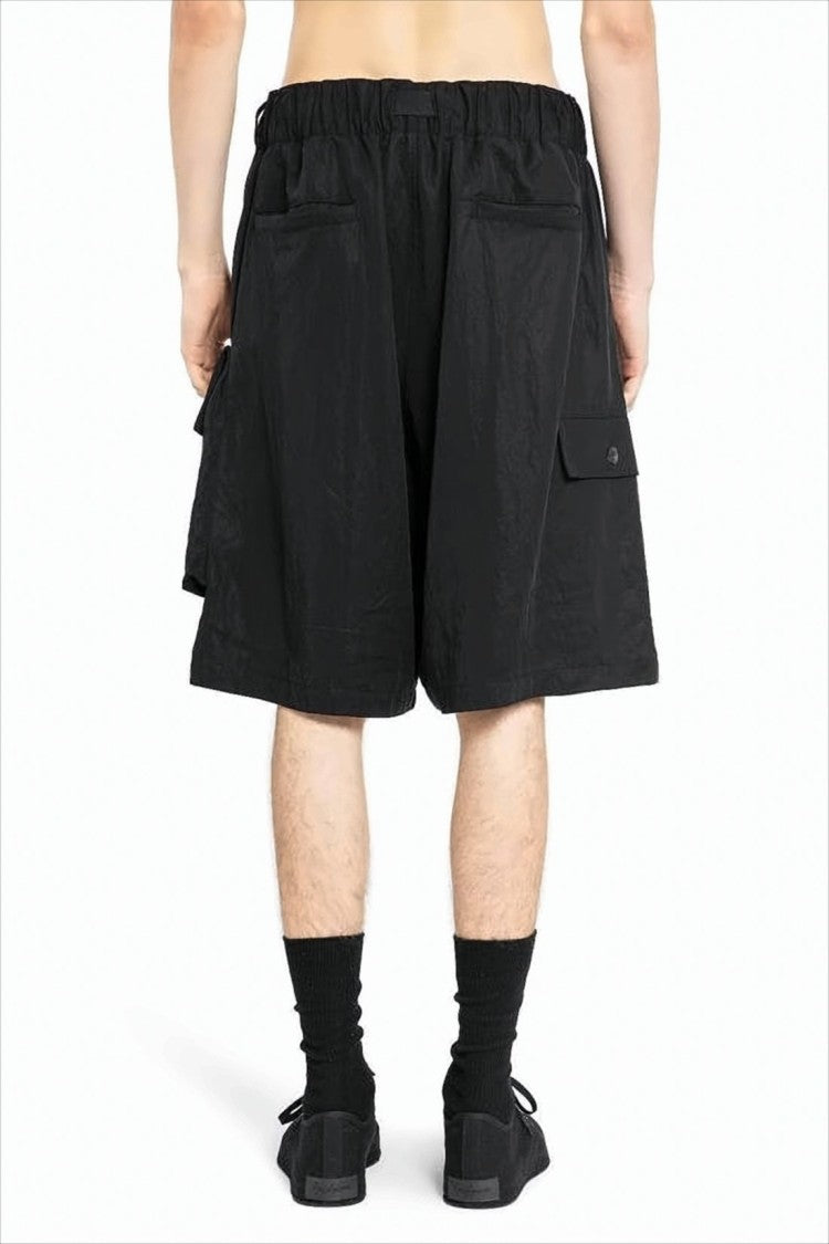 Loose-Fit Black Shorts with Utility Pockets