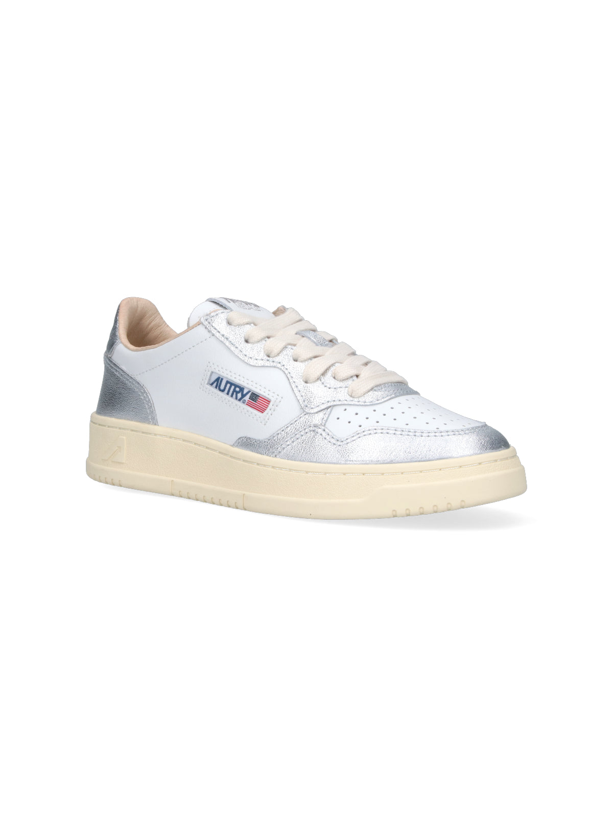 Low-Top White Sneakers with Minimalist Design