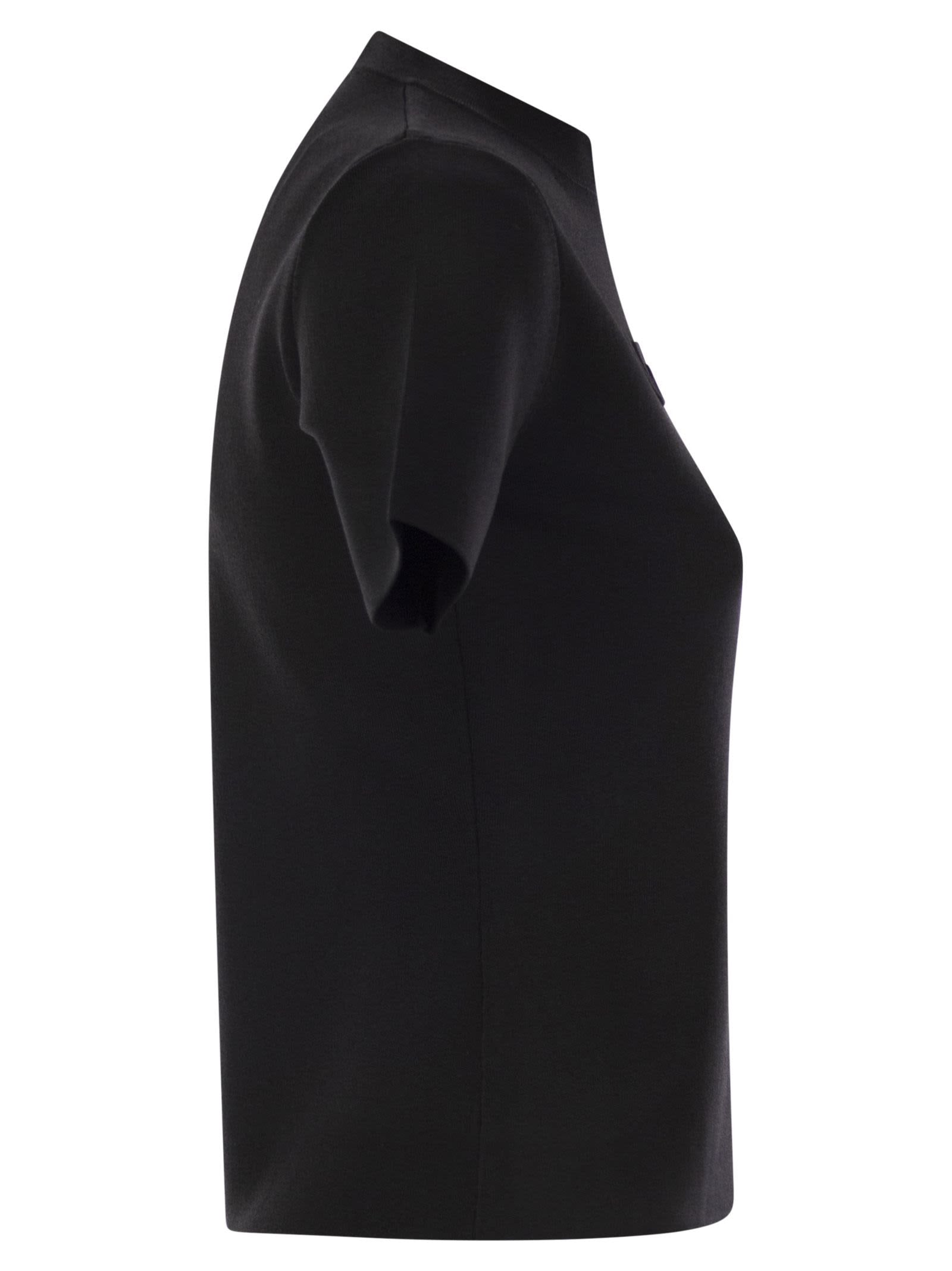 Fitted Short-Sleeved Sweater with Round Neckline