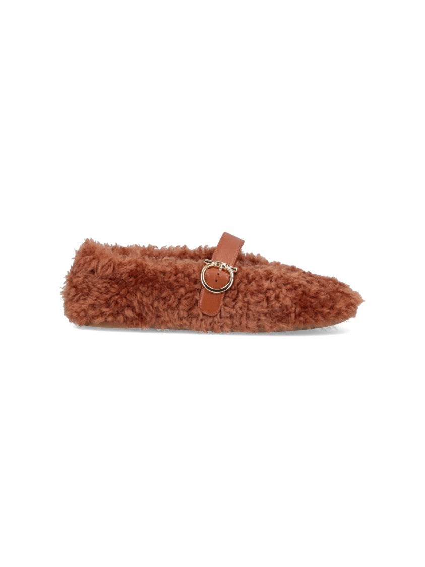 Rounded Toe Flat Shoes With Low-Profile Sole