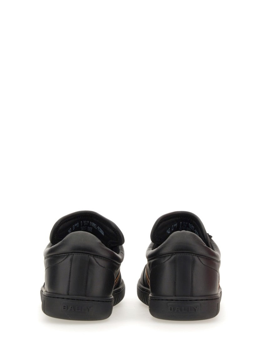 Black Leather Sneakers With Contrasting Stripes