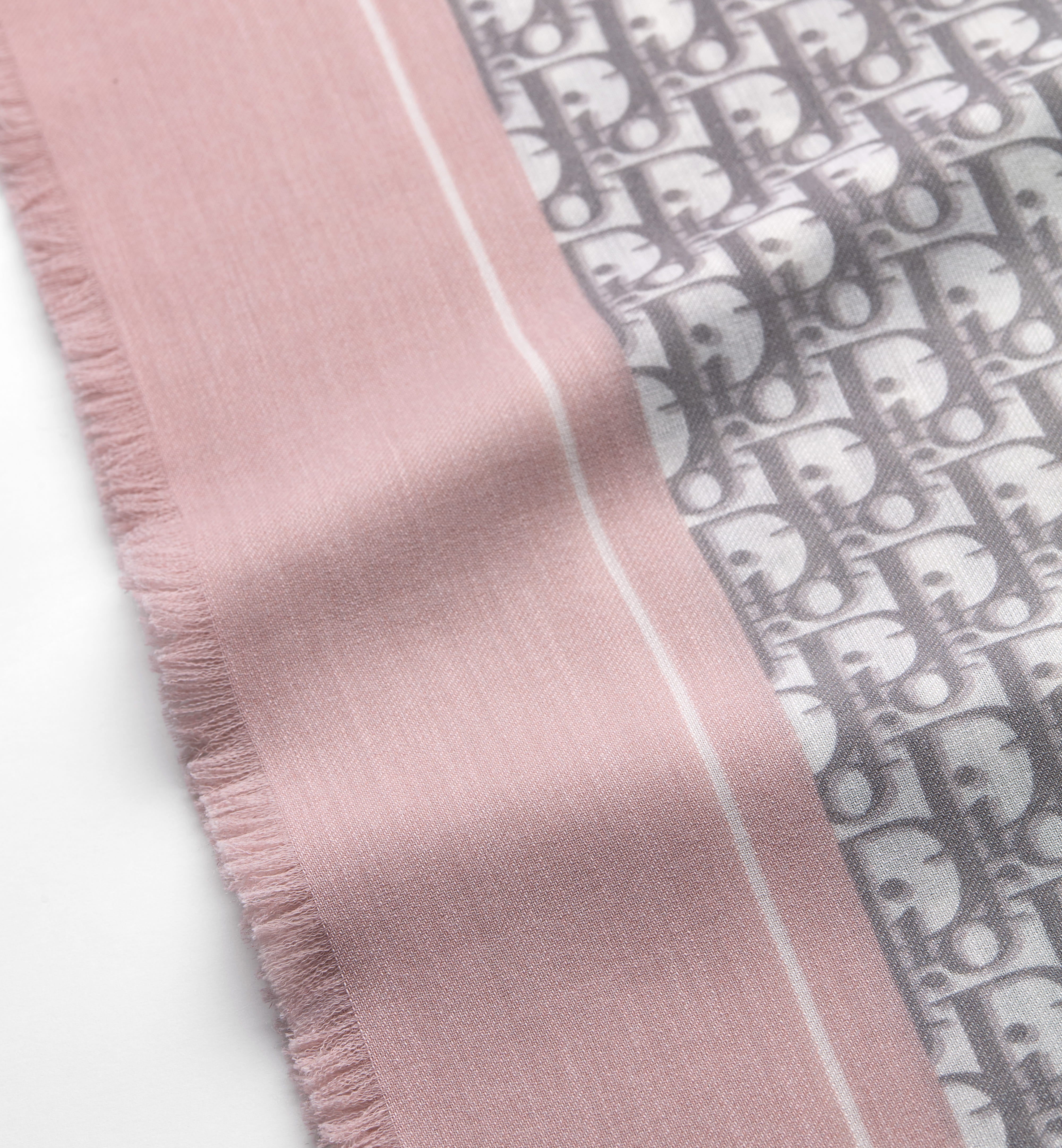 Square Scarf With Interlocking Pattern And Fringe Edges