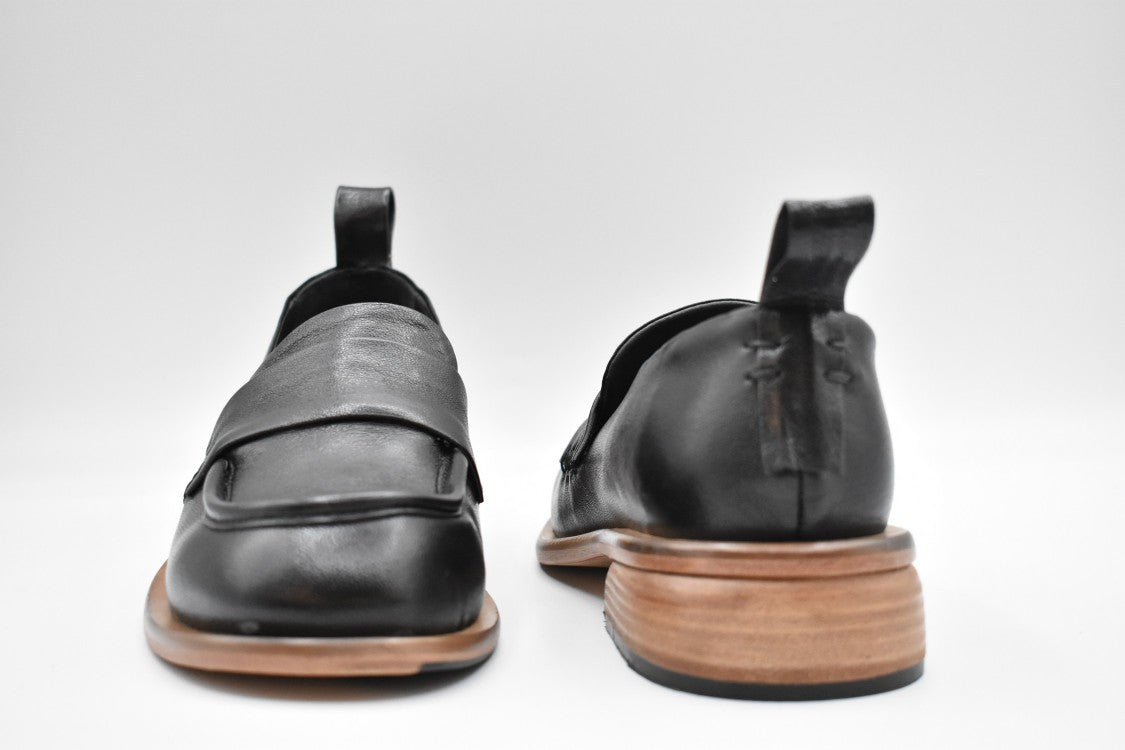 Black Leather Flat Shoes