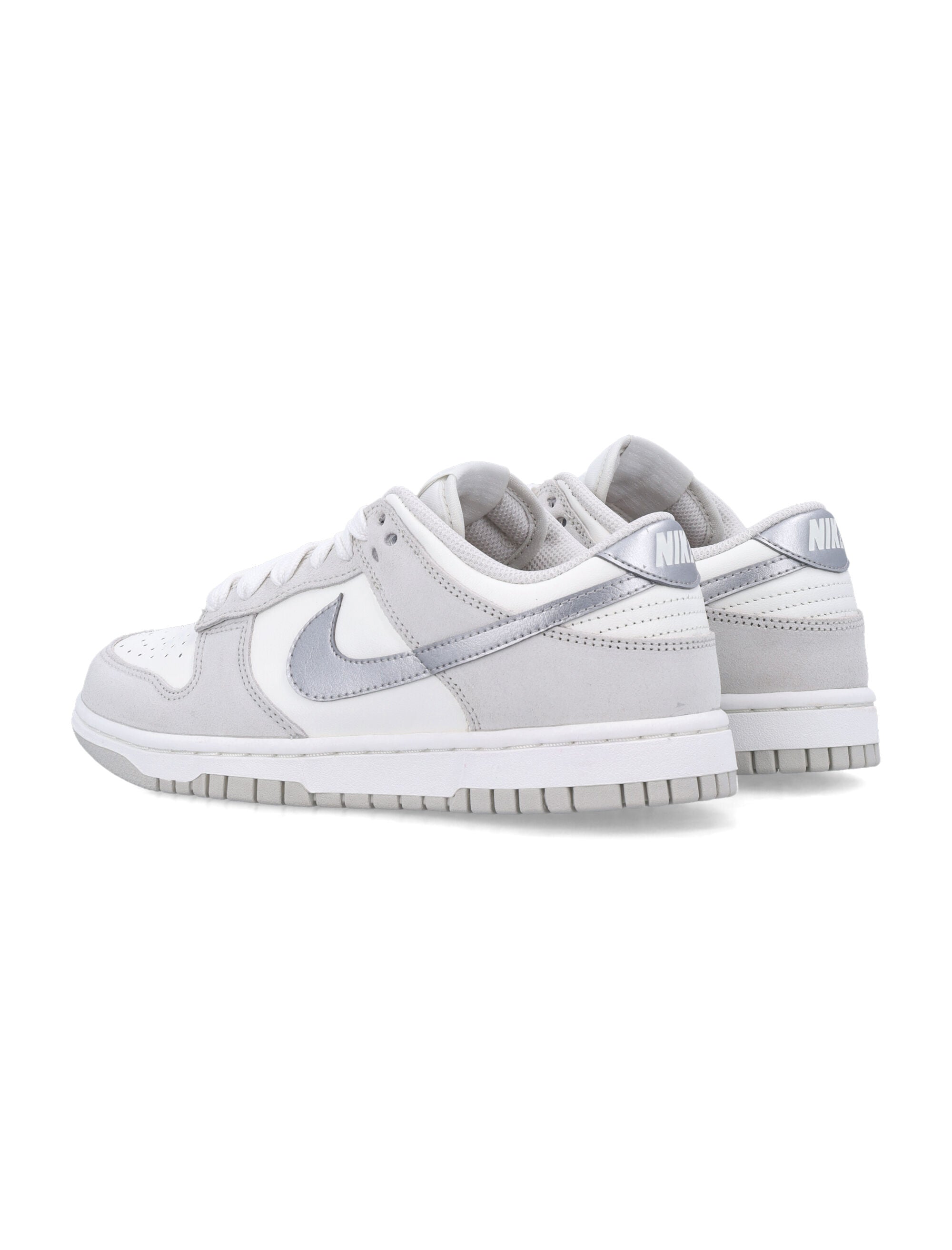 Dunk Low Sneakers