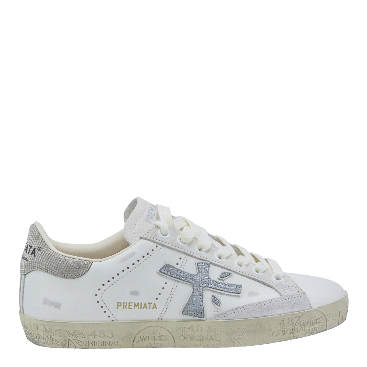 Low-Top Sneakers with Vintage-Inspired Design