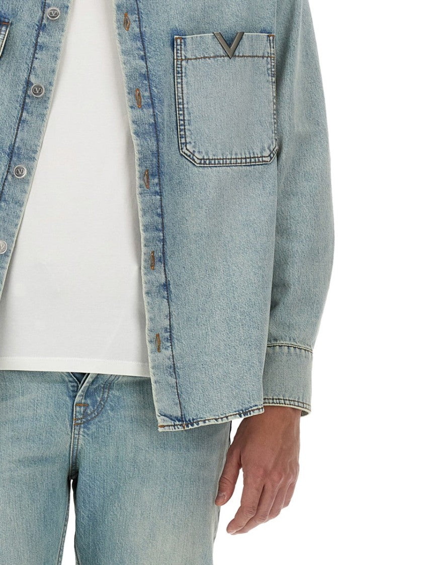 Classic Button-Up Denim Shirt With Chest Pockets