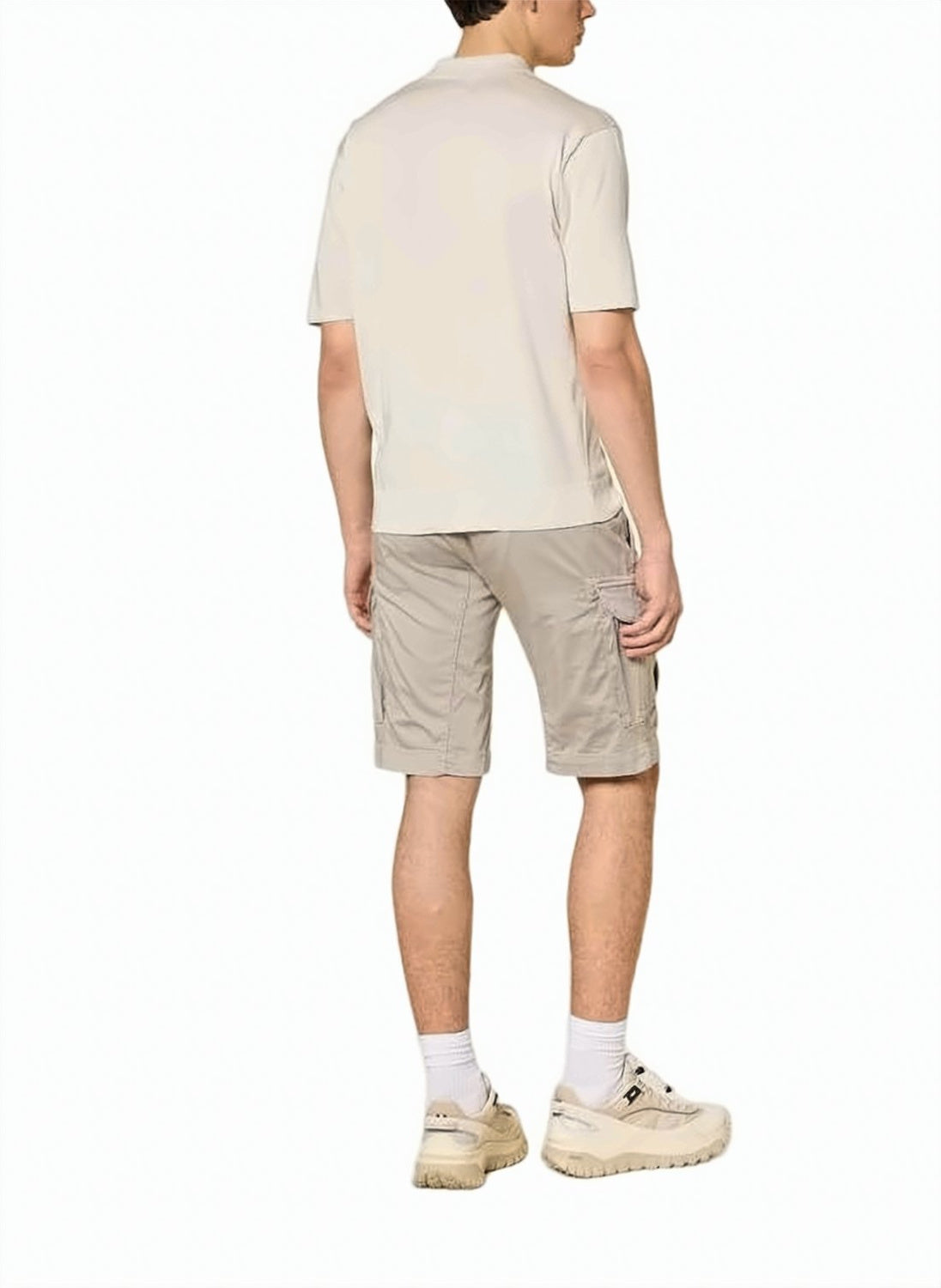 Minimalistic Polo Shirt with Classic Collar and Relaxed Fit