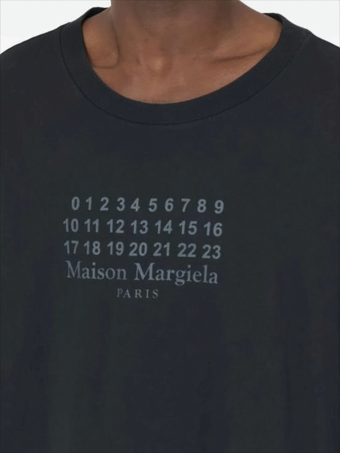 Loose Fit Minimalist T-Shirt with Printed Logo