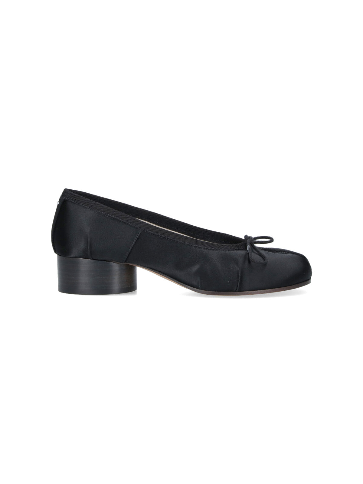 “Tabi” Lace-Up Flats – Black