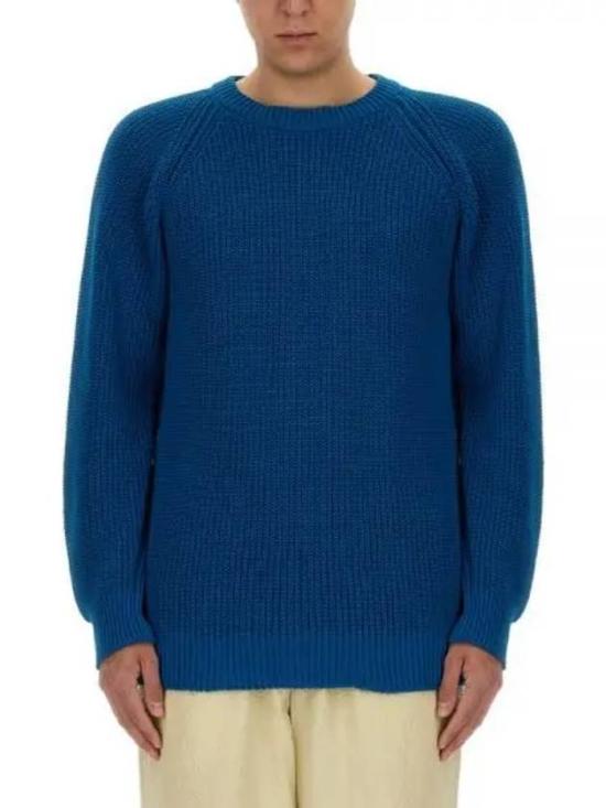Textured Blue Knit Sweater with Crew Neckline and Relaxed Fit