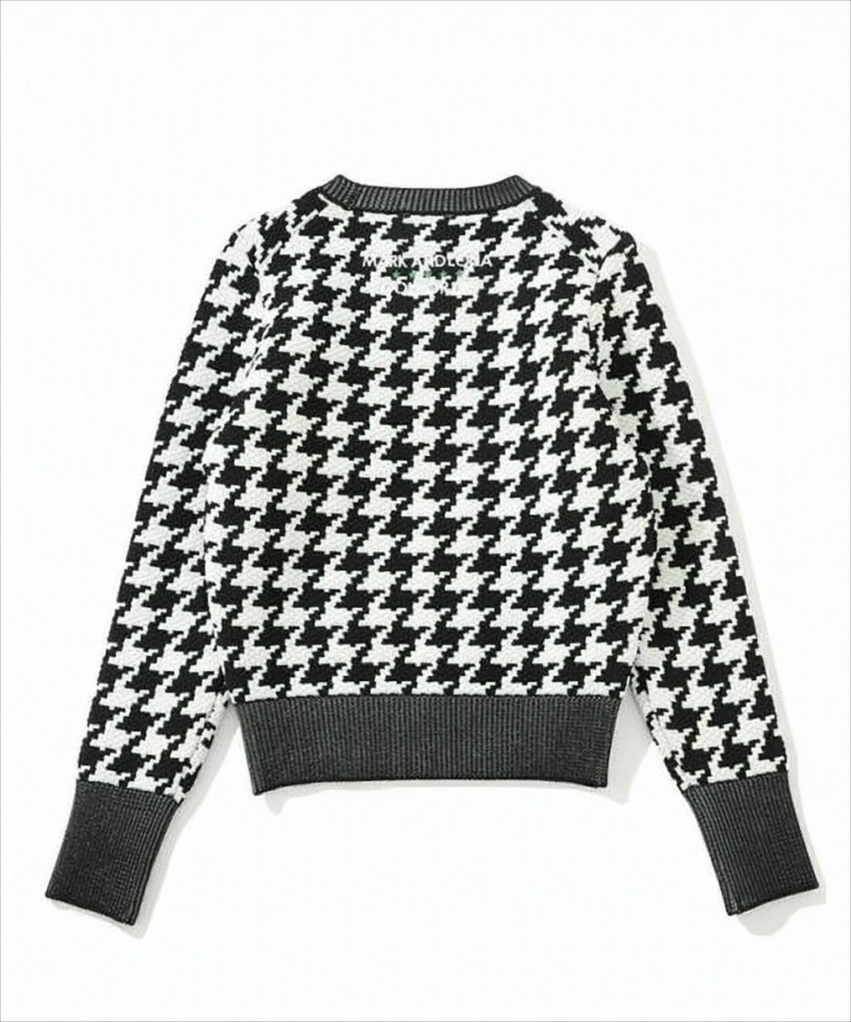 Fitted Long-Sleeve Top with Bold Houndstooth Pattern