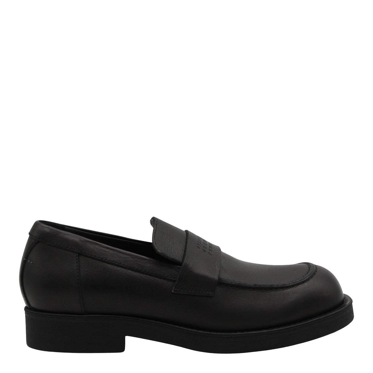 Sleek Leather Flat Shoes with Subtle Branding