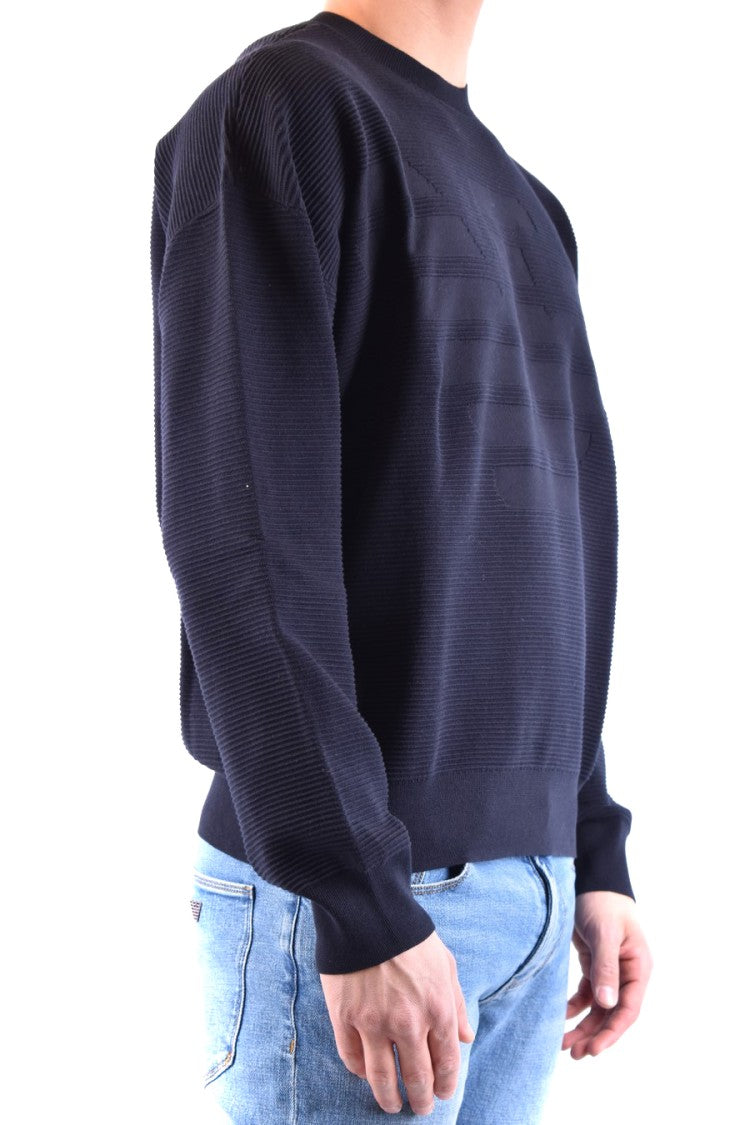 Sweter z prążkowanej dzianiny z tłoczonym logo