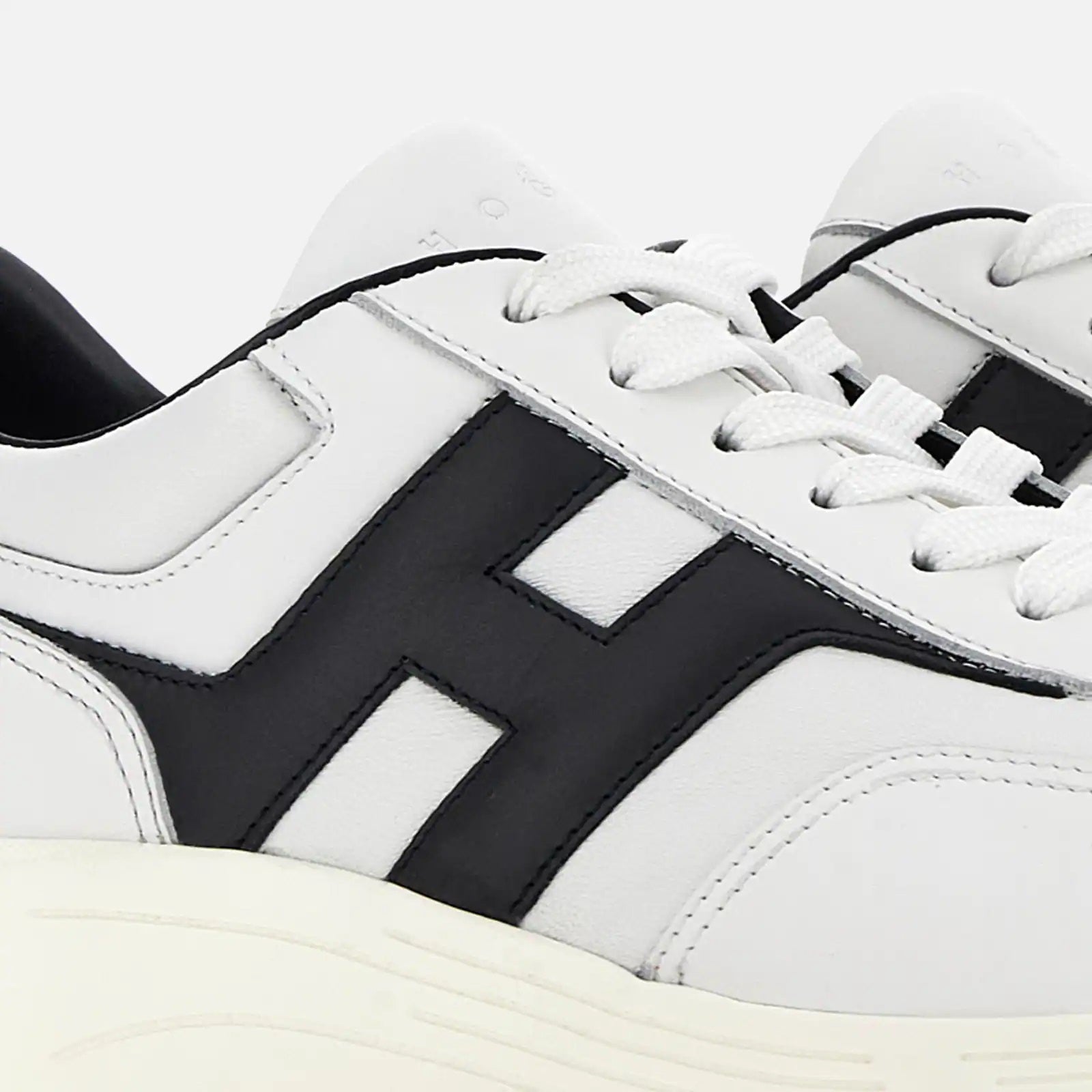 Hyperlight Allacciato H Sneakers in White Blue